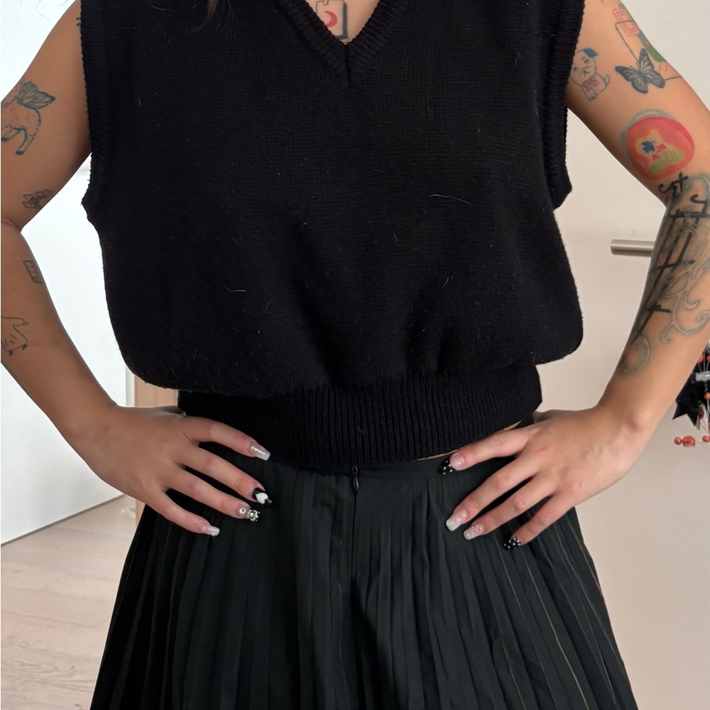 Black Sleeveless Knit Top